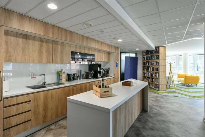 Pronájem kanceláře, Praha - Smíchov, Plzeňská, 439 m2