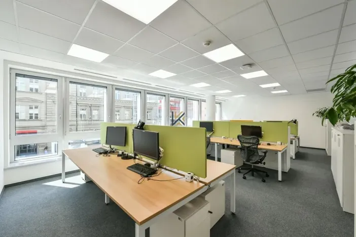 Pronájem kanceláře, Praha - Smíchov, Plzeňská, 439 m2