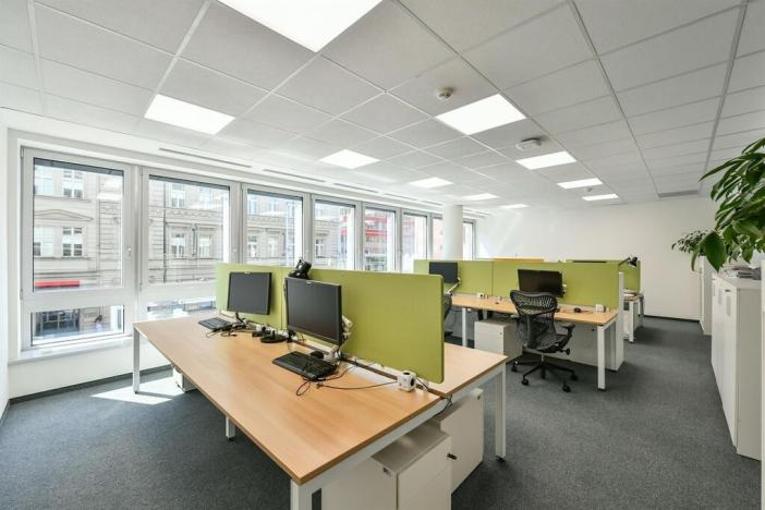 Pronájem kanceláře, Praha - Smíchov, Plzeňská, 730 m2
