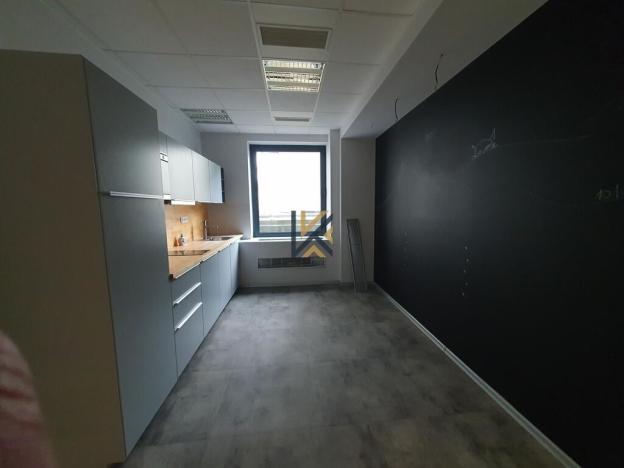 Pronájem kanceláře, Praha - Karlín, Thámova, 235 m2