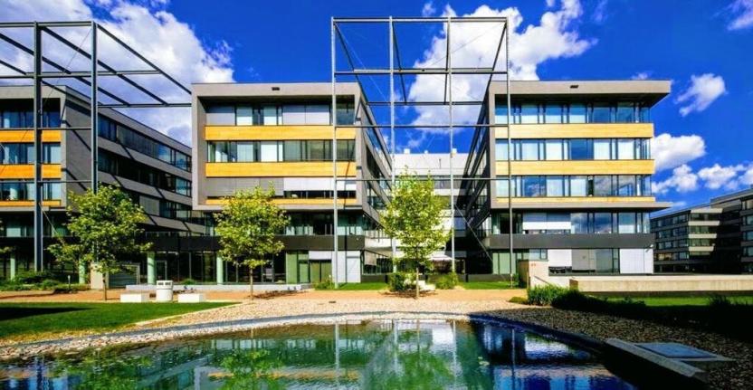 Pronájem kanceláře, Praha - Stodůlky, náměstí Junkových, 2427 m2