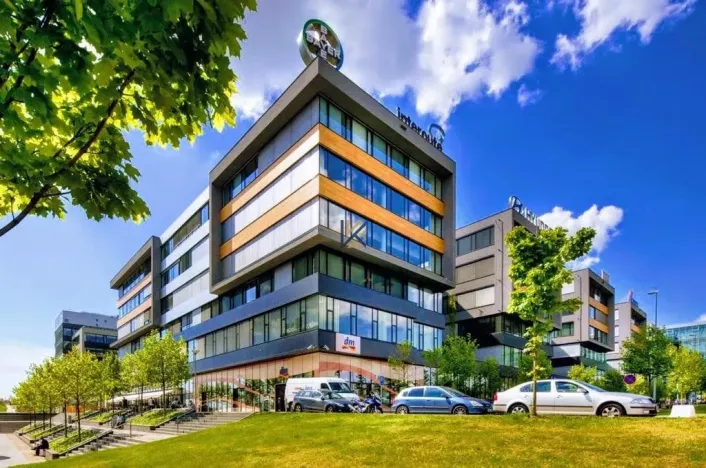 Pronájem kanceláře, Praha - Stodůlky, náměstí Junkových, 2427 m2