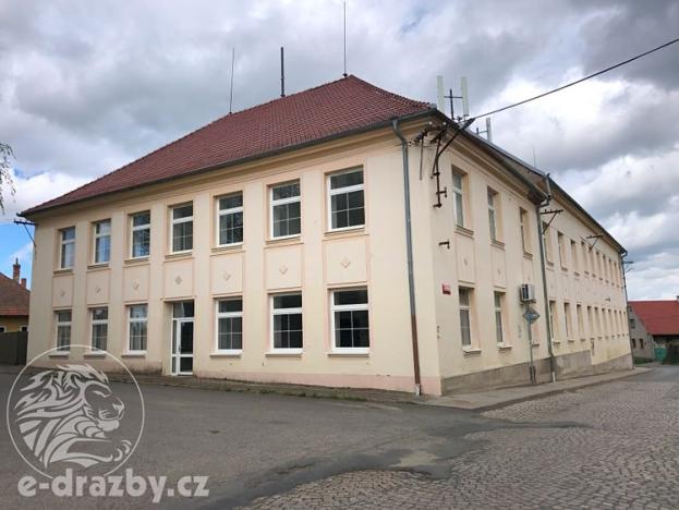 Prodej výrobních prostor, Načeradec, Zámecké náměstí, 1800 m2