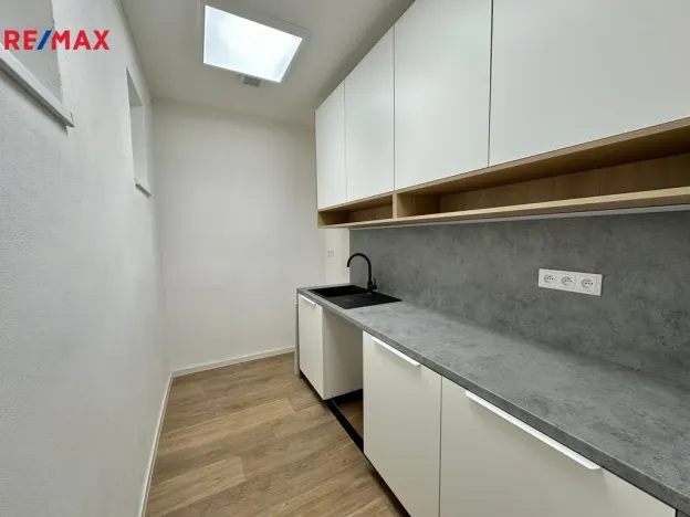 Pronájem kanceláře, Třebíč - Stařečka, Sucheniova, 162 m2