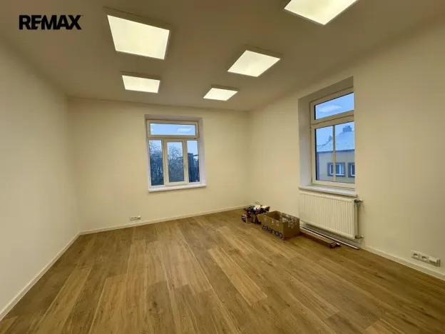 Pronájem kanceláře, Třebíč - Stařečka, Sucheniova, 162 m2