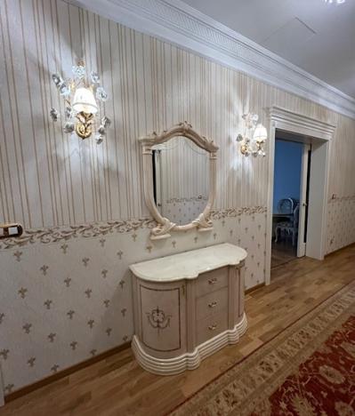 Prodej bytu 4+1, Karlovy Vary, Divadelní náměstí, 145 m2