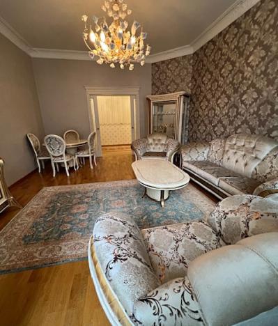 Prodej bytu 4+1, Karlovy Vary, Divadelní náměstí, 145 m2