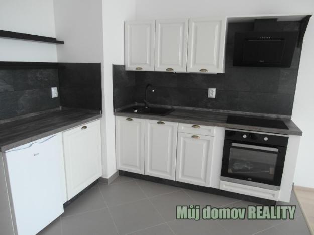Pronájem bytu 1+kk, Praha - Letňany, Hlučkova, 31 m2