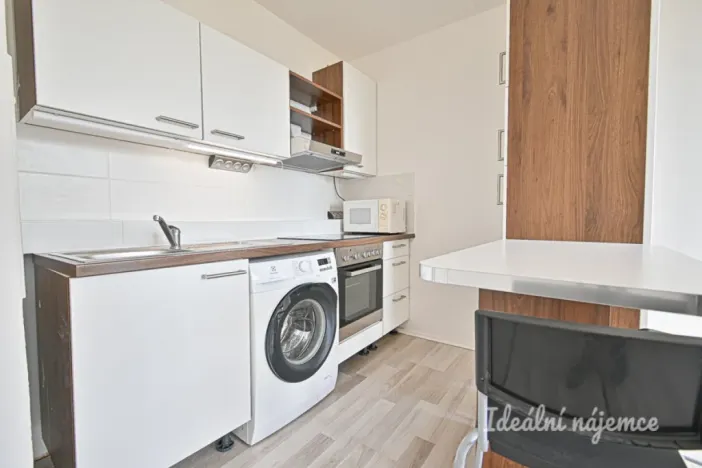 Pronájem bytu 1+kk, Brno - Židenice, Čejkovická, 33 m2