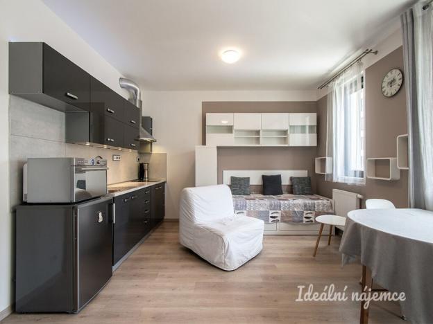 Pronájem bytu 1+kk, Praha - Jinonice, Kačírkova, 31 m2