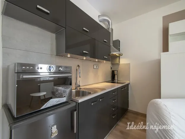 Pronájem bytu 1+kk, Praha - Jinonice, Kačírkova, 31 m2