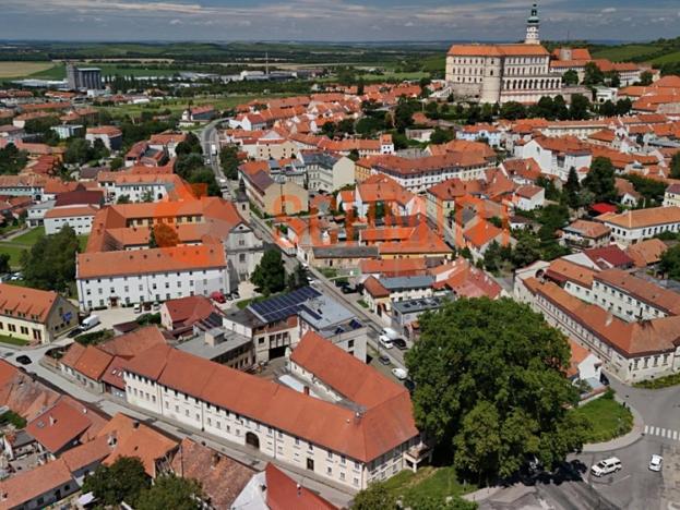 Prodej komerční nemovitosti, Mikulov, Pod Platanem, 3978 m2