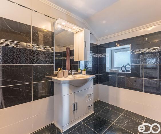 Prodej rodinného domu, Sezemice, Komenského, 190 m2