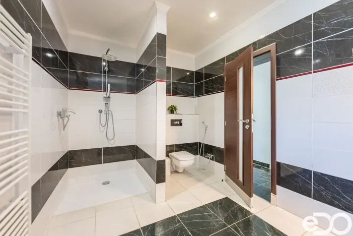 Prodej rodinného domu, Sezemice, Komenského, 190 m2