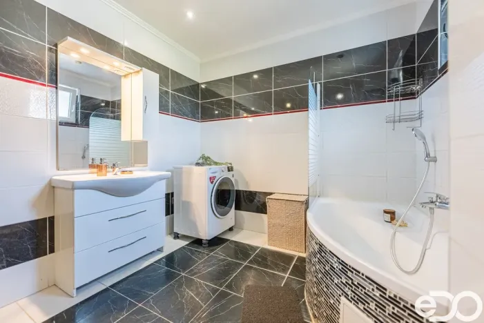 Prodej rodinného domu, Sezemice, Komenského, 190 m2