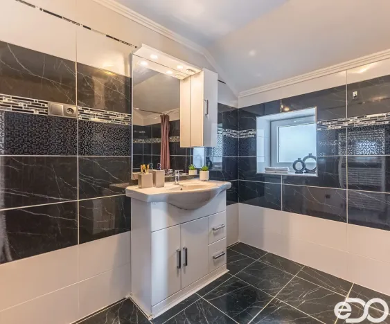 Prodej rodinného domu, Sezemice, Komenského, 190 m2