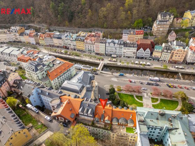 Prodej obchodního prostoru, Karlovy Vary, Divadelní náměstí, 87 m2