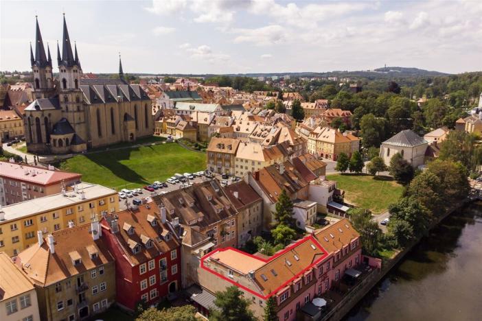 Prodej atypického bytu, Cheb, Kasární náměstí, 112 m2