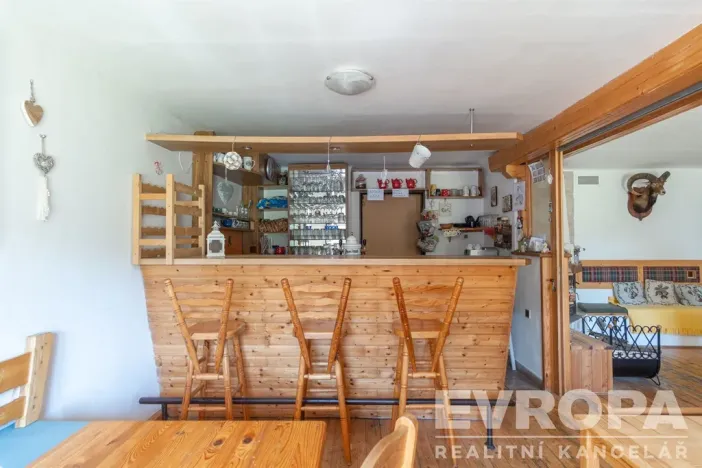 Prodej ubytování, Vrchlabí - Hořejší Vrchlabí, Na stráni, 230 m2