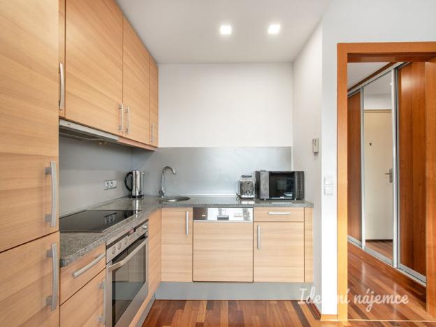 Pronájem bytu 2+kk, Praha - Vysočany, Podnádražní, 45 m2