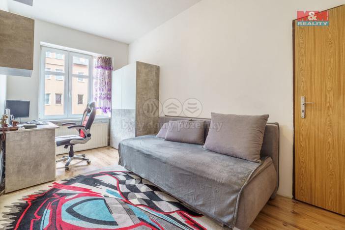 Prodej bytu 4+1, Karlovy Vary - Dvory, Chebská, 85 m2