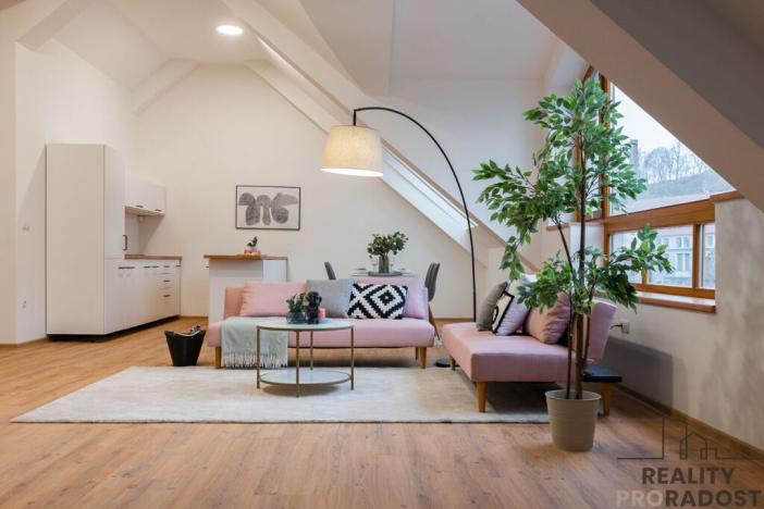 Prodej bytu 2+kk, Třebíč - Vnitřní Město, Karlovo nám., 116 m2