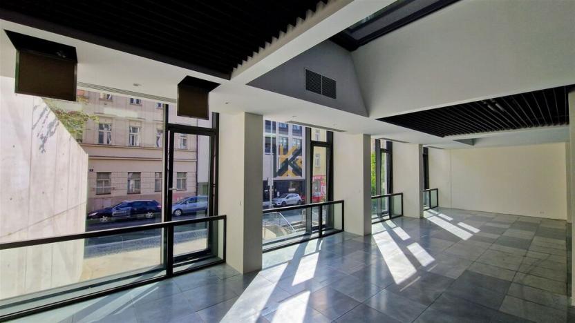 Pronájem kanceláře, Praha - Smíchov, Holečkova, 345 m2