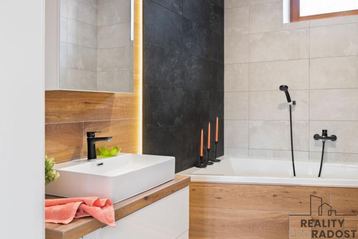 Prodej bytu 4+kk, Třebíč - Vnitřní Město, Karlovo nám., 119 m2