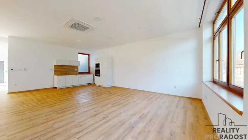 Prodej bytu 4+kk, Třebíč - Vnitřní Město, Karlovo nám., 119 m2