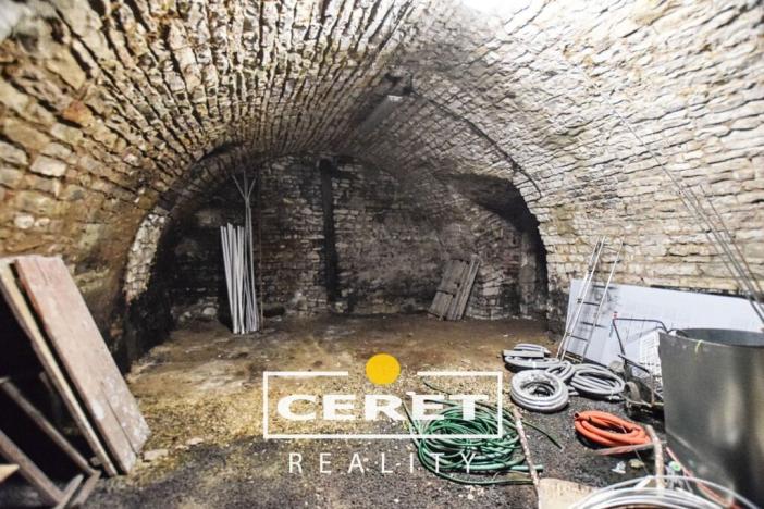 Prodej rodinného domu, Žatec, náměstí 5. května, 300 m2