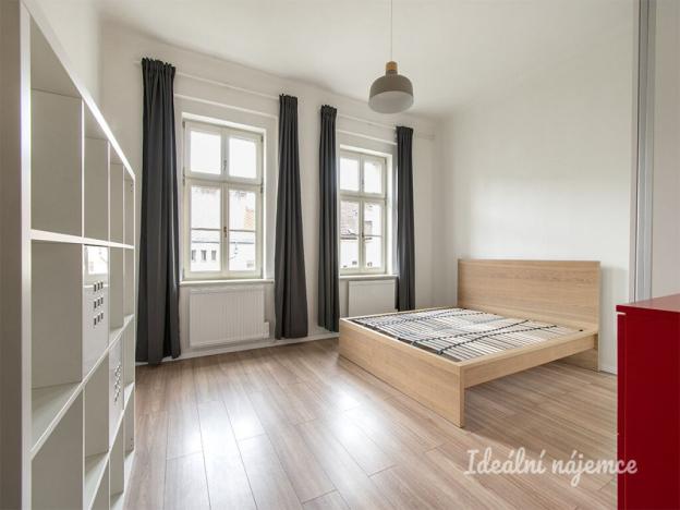 Pronájem bytu 1+kk, Praha - Karlín, Hybešova, 33 m2