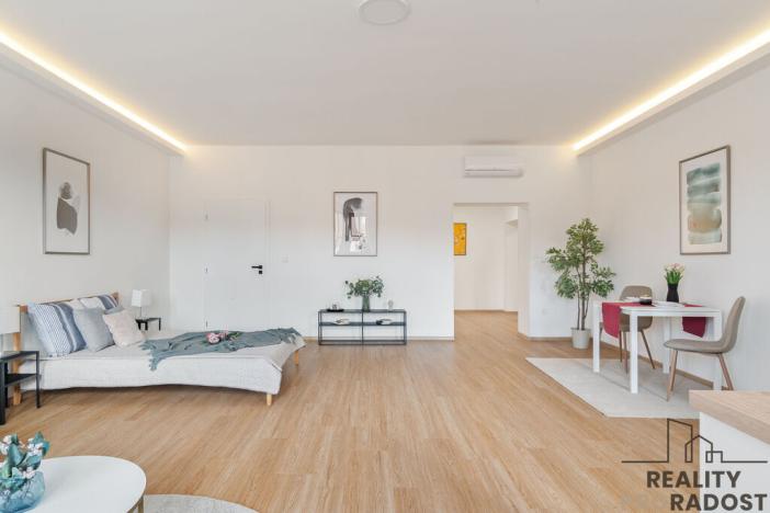 Prodej bytu 2+kk, Třebíč - Vnitřní Město, Karlovo nám., 80 m2