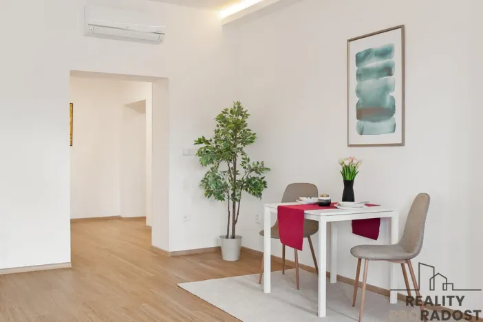 Prodej bytu 2+kk, Třebíč - Vnitřní Město, Karlovo nám., 80 m2