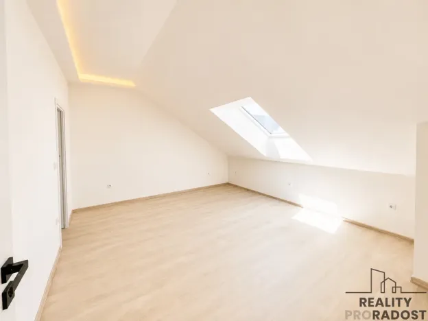 Prodej bytu 2+kk, Třebíč - Vnitřní Město, Karlovo nám., 80 m2