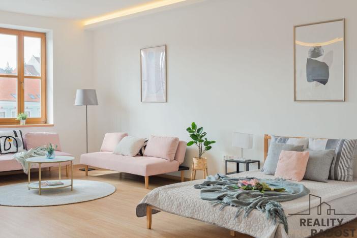 Prodej bytu 3+kk, Třebíč - Vnitřní Město, Karlovo nám., 80 m2