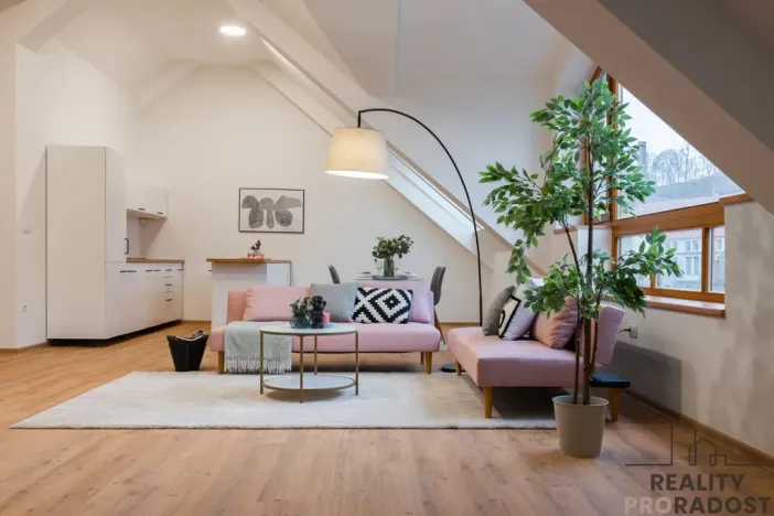 Prodej bytu 4+1, Třebíč - Vnitřní Město, Karlovo nám., 136 m2