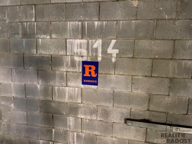 Pronájem garážového stání, Olomouc, Koželužská, 16 m2