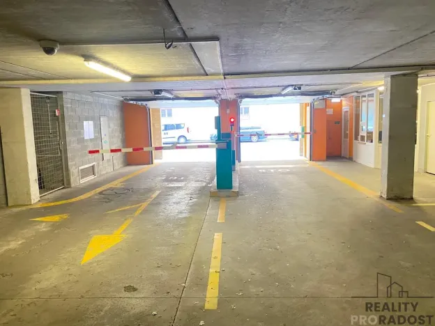 Pronájem garážového stání, Olomouc, Koželužská, 16 m2