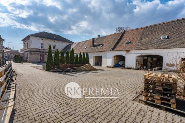 Prodej vícegeneračního domu, Lahošť, U Kapličky, 1331 m2