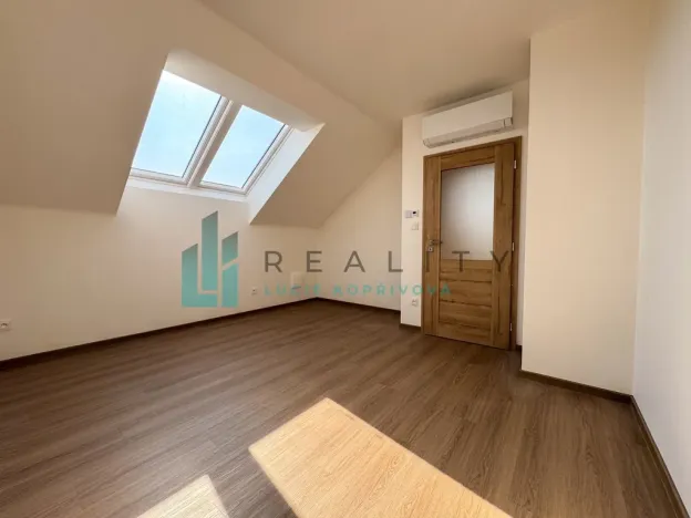 Prodej bytu 3+kk, Strážnice, Grůska, 74 m2