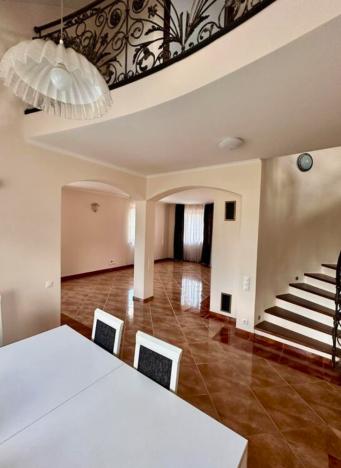 Prodej rodinného domu, Nová Role - Mezirolí, 310 m2