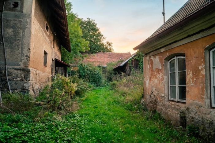 Prodej zemědělské usedlosti, Lešany - Břežany, 300 m2