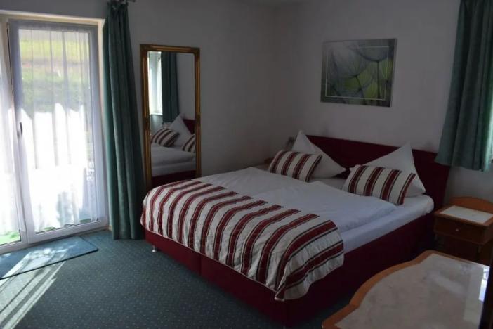 Prodej rodinného domu, Neualbenreuth,Německo, 2136 m2