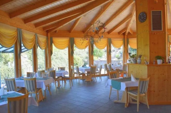 Prodej rodinného domu, Neualbenreuth,Německo, 2136 m2