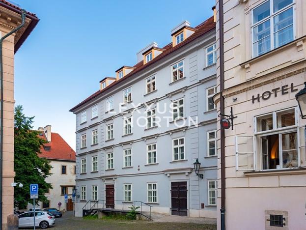 Prodej bytu 1+kk, Praha - Malá Strana, Valdštejnské náměstí, 36 m2