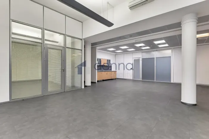 Pronájem kanceláře, Praha - Karlín, Křižíkova, 388 m2