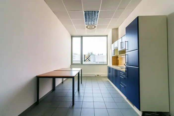 Pronájem kanceláře, Praha - Strašnice, U nákladového nádraží, 259 m2