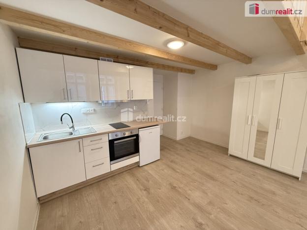 Pronájem bytu 1+kk, Praha - Smíchov, Na Valentince, 48 m2