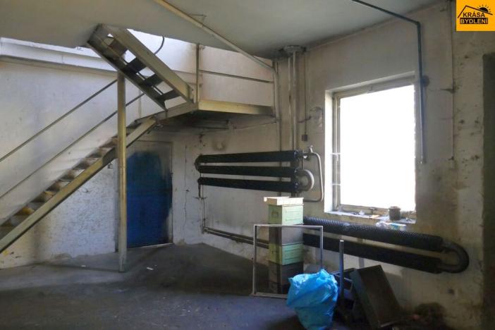 Prodej komerční nemovitosti, Moravec, 3983 m2