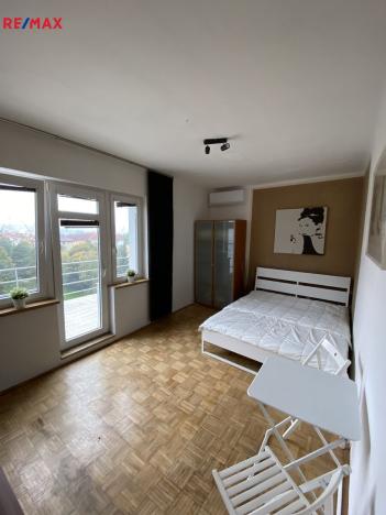 Pronájem bytu 1+kk, Praha - Vysočany, Kolbenova, 39 m2